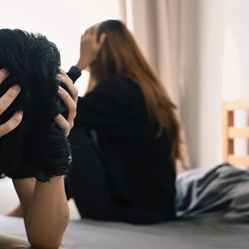 7 προειδοποιητικά σημάδια βίας στη σχέση σου – Πώς να τα αναγνωρίσεις