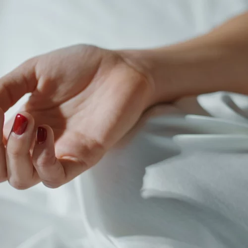 Μπήκε ο Απρίλιος: 10 φωτεινά μανικιούρ για να βρεις τι θα κάνεις αυτόν το μήνα στα νύχια σου