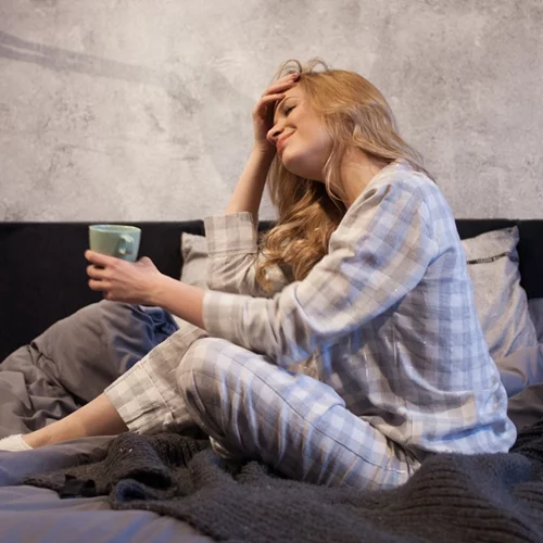 "Ξύπνησα όμορφη": Οι μικρές συνήθειες πριν τον ύπνο που αλλάζουν το πρόσωπo -και τη διάθεσή σου