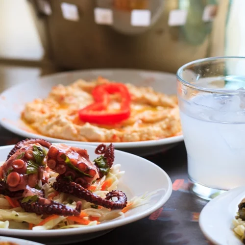 Τα διατροφικά οφέλη της ελληνικής κουλτούρας του μεζέ