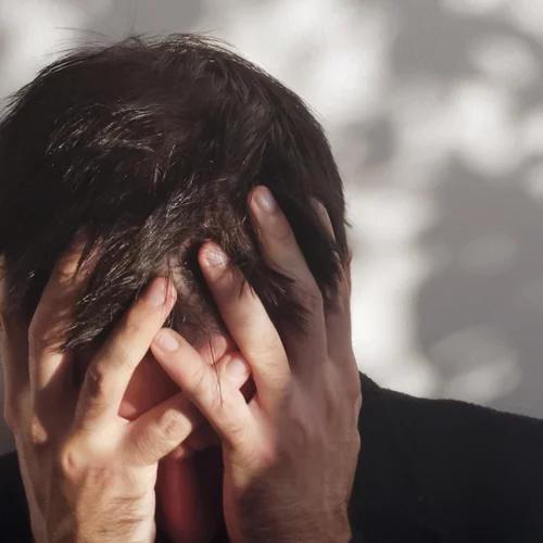 Σπάνια περίπτωση νόσου Αλτσχάιμερ: 41χρονος ασθενής αποκαλύπτει το πρώτο (+ άγνωστο) προειδοποιητικό σημάδι