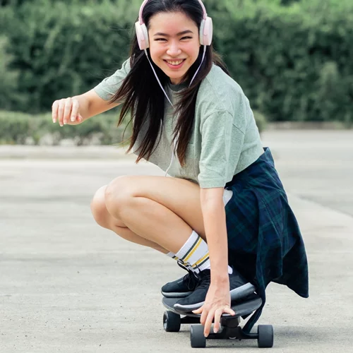 Ασκήσεις για όλο το σώμα με ένα skateboard από τη Χριστίνα Μαυρίδου