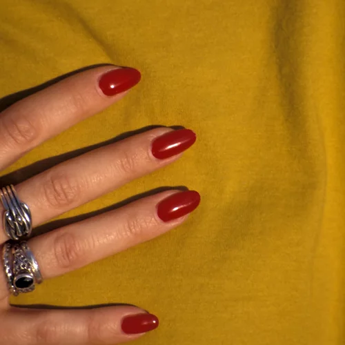 Είσαι βιαστική; 3 έξυπνοι τρόποι για να στεγνώσει πιο γρήγορα το βερνίκι νυχιών