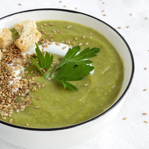 Η κρύα σούπα αποτοξίνωσης που θα σε ελαφρύνει και θα σε ξεφουσκώσει -  Ιδανική για τις πολύ ζεστές μέρες