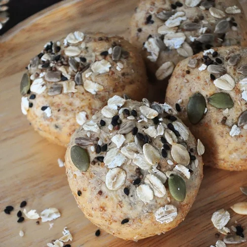 Εύκολα σπιτικά ψωμάκια με βρώμη και γιαούρτι