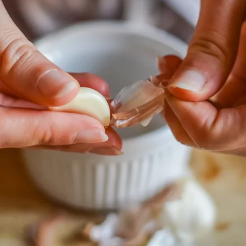 Το σκόρδο μπορεί να απωθήσει αποτελεσματικά τα κουνούπια | Μύθος ή αλήθεια;