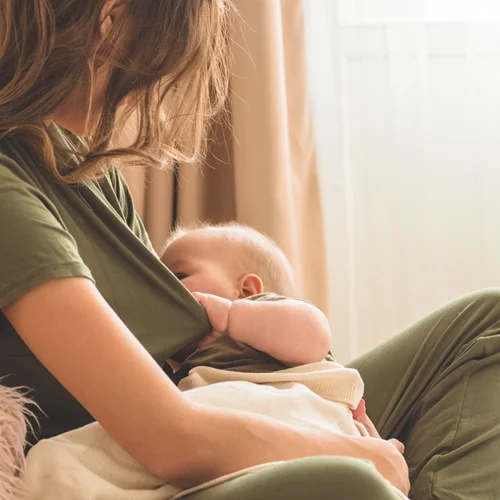 Φάκελος "Θηλασμός": 6 μύθοι που εξακολουθούμε να ακούμε παντού- Ισχύουν όμως στην πραγματικότητα;