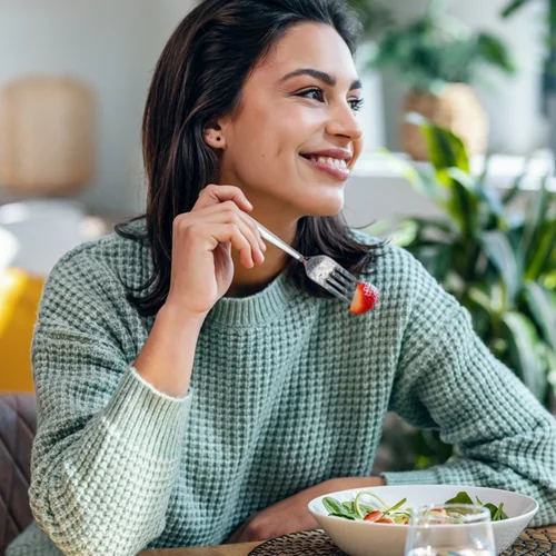 Νηστεία, φαγητό νωρίτερα μέσα στη μέρα ή λιγότερα γεύματα: Τι λειτουργεί καλύτερα για την απώλεια βάρους;