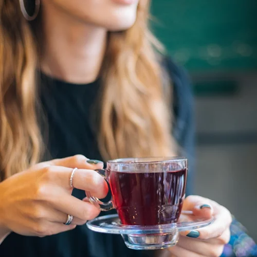 To τσάι από αυτό το βότανο εγγυάται επίπεδη κοιλιά