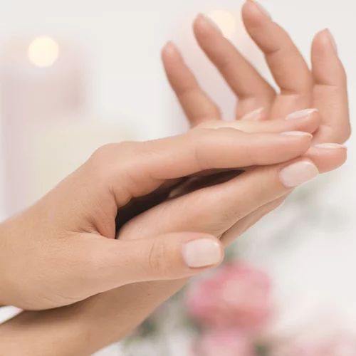 Χαρίζουν εφέ lifting στα χέρια σου - 3 μανικιούρ με αντιγηραντικά αποτελέσματα