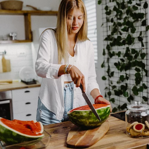 "Καμίνι" η χώρα με θερμοκρασίες έως 42 °C: Τροφές και ποτά που πρέπει να αποφύγεις στον καύσωνα - Σύμφωνα με γιατρούς