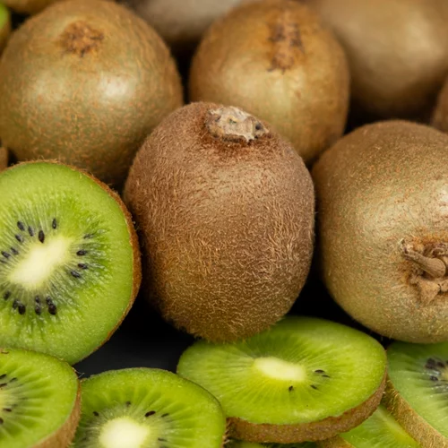 Αυτό είναι το πιο θρεπτικό μέρος του ακτινιδίου – και σχεδόν κανείς δεν το τρώει