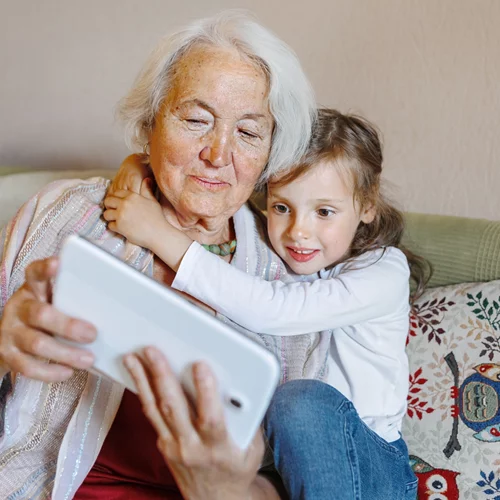 Κάποτε θα γεράσουμε κι εμείς… Γιατί δεν νοιαζόμαστε για την ψυχική υγεία των ηλικιωμένων;