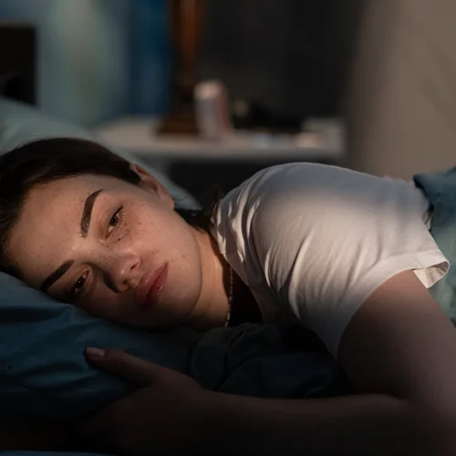 Αϋπνία: 7 τροφές που σου "καταστρέφουν" τον ύπνο χωρίς να το καταλαβαίνεις