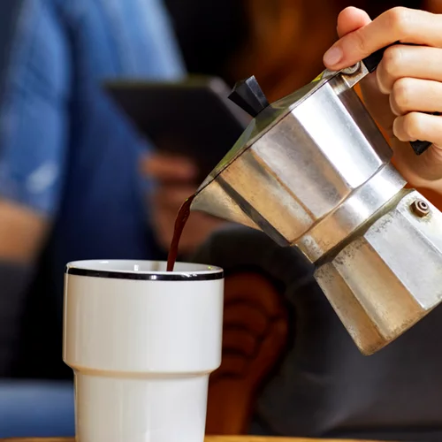 Καφές με άδειο στομάχι: 7 ενδεχόμενες συνέπειες