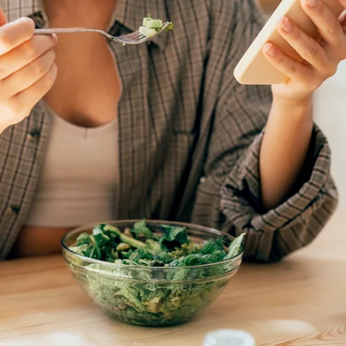 Φούσκωμα στην κοιλιά: Πότε οι φυτικές ίνες το επιδεινώνουν και πότε το μειώνουν