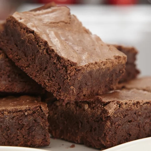 Μόνο με 2 υλικά: Πανεύκολο σοκολατένιο κέικ χωρίς αλεύρι