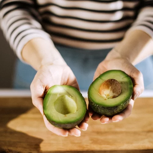 Πέντε τροφές που ρίχνουν τη χοληστερίνη