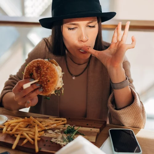 Η νο1 κατηγορία τροφών που κάνει τον οργανισμό να γερνά γρηγορότερα