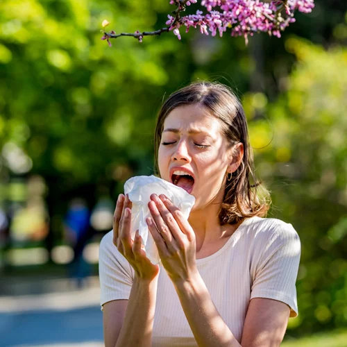 "Υποαλλεργική" διατροφή: 5 τροφές για να αντιμετωπίσεις τις αλλεργίες της άνοιξης