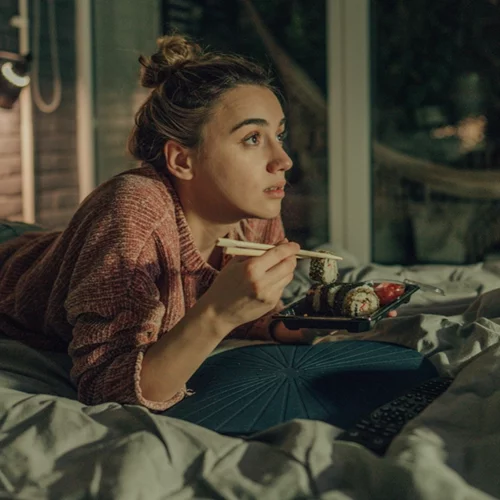 Τρία πράγματα που συμβαίνουν στο σώμα όταν τρως αργά το βράδυ