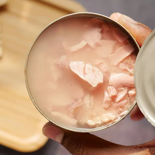 Τόνος σε νερό ή σε λάδι; Ποιες είναι οι σημαντικές διαφορές και τι να επιλέξεις