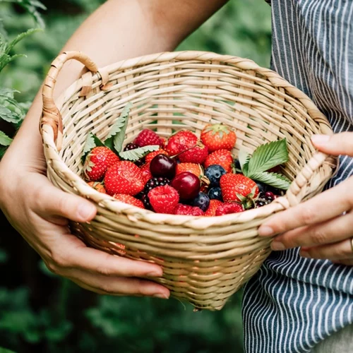 Αυτό είναι το φρούτο με τα περισσότερα φυτοφάρμακα – Τι πρέπει να κάνεις πριν το φας