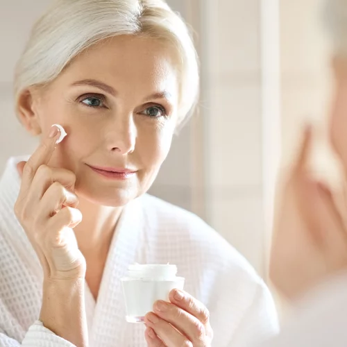 6 ξεπερασμένες συμβουλές ομορφιάς για γυναίκες άνω των 50 - Καλό είναι να τις αγνοήσεις