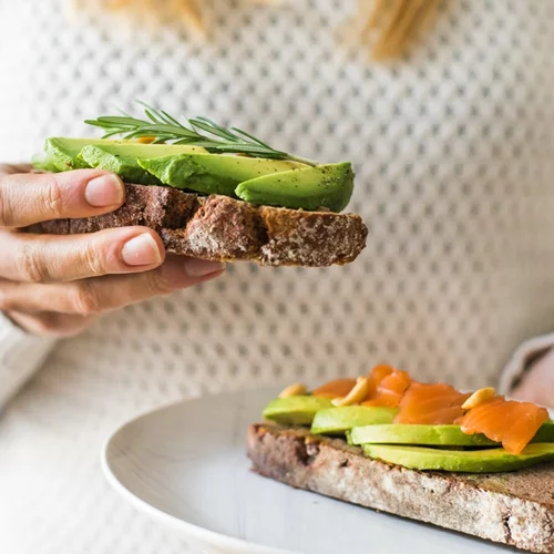 Απώλεια βάρους μετά τις γιορτές: Τα 2 διατροφικά "όπλα" για άμεση επαναφορά