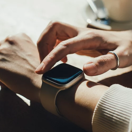 Οι fitness συσκευές προκαλούν έκζεμα και αλλεργίες - Δες γιατί και πώς θα το αποφύγεις