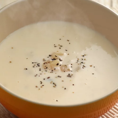 Πανεύκολη συνταγή για την πιο λαχταριστή σούπα πατάτας - Ιδανική για τις κρύες ημέρες του χειμώνα