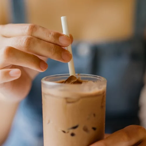 Χάρτινα καλαμάκια: Γιατί οι επιστήμονες λένε ότι μπορεί να είναι επικίνδυνα;