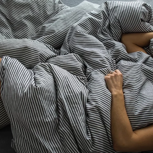 Εμμηνόπαυση και διαταραχές ύπνου: Με αυτή την καθημερινή συνήθεια θα δεις διαφορά