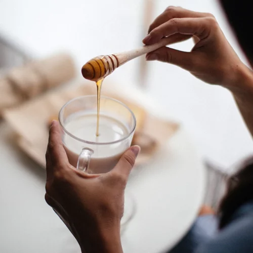 Πειράζει αν ζαχαρώσει το μέλι και ποια είναι τα βασικά του συστατικά;
