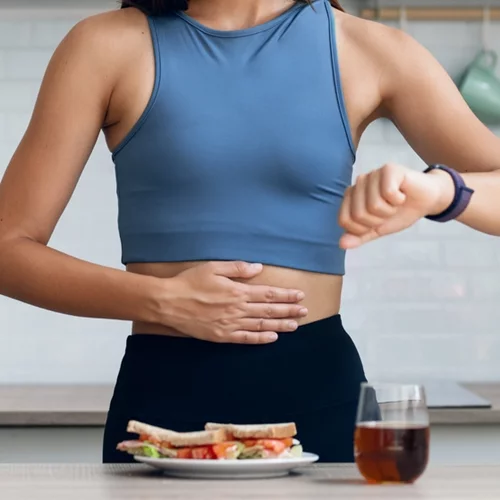 Διαλειμματική νηστεία: Τι είναι και γιατί να τη δοκιμάσεις