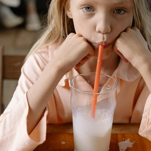 Χαμηλών λιπαρών ή όχι; Ποιο γάλα είναι τελικά καλύτερο για τα παιδιά;