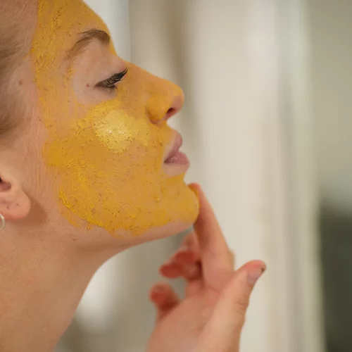 DIY skincare: Τα 5 πιο επικίνδυνα φυσικά υλικά που μπορεί να προκαλέσουν εγκαύματα