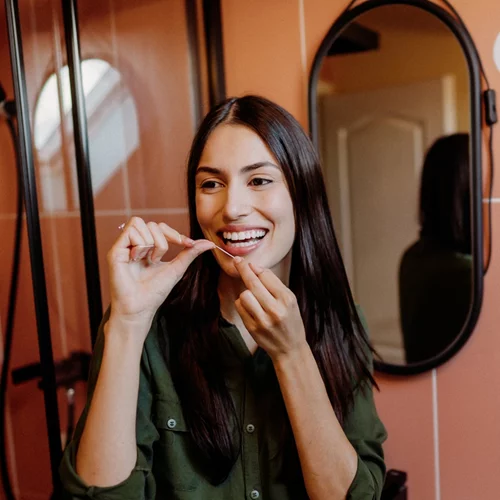 5 καθημερινές συνήθειες που καταστρέφουν τα δόντια σου – και τι προτείνουν οι οδοντίατροι