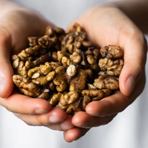 Η έλλειψη φωτός μειώνει τη σεροτονίνη: 10 τροφές για να την ενισχύσεις