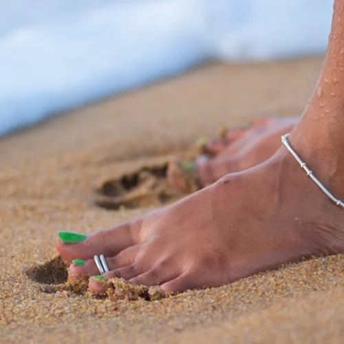 Κοσμήματα ποδιού: Η απόλυτη καλοκαιρινή τάση έρχεται με φόρα από τα 00s’