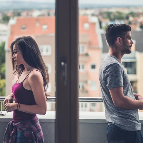 Μήπως σαμποτάρεις εσύ η ίδια τη σχέση σου;