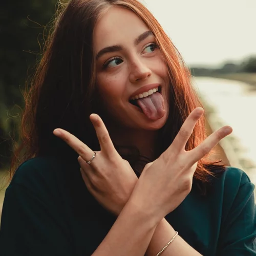 Ποιος είναι ο πιο αποτελεσματικός τρόπος για να καθαρίσεις τη γλώσσα σου