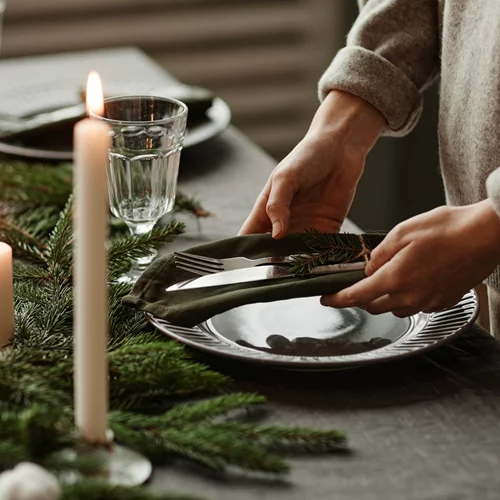 Μαθήματα savoir vivre: Πώς θα στρώσεις σωστά το χριστουγεννιάτικο τραπέζι