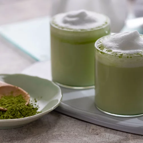 Matcha ή καφές; Το debate για την καφεΐνη που πρέπει να διαβάσεις