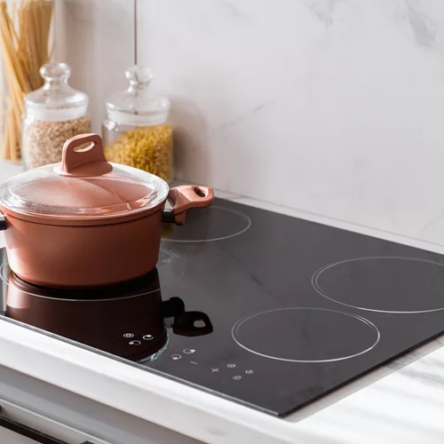 Πώς να καθαρίσεις τις κεραμικές εστίες με φυσικό τρόπο; H DIY πάστα με μόλις 3 υλικά