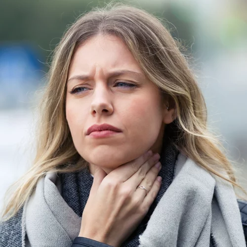 Λαρυγγίτιδα: Τι είναι, τα συμπτώματα και η αντιμετώπιση