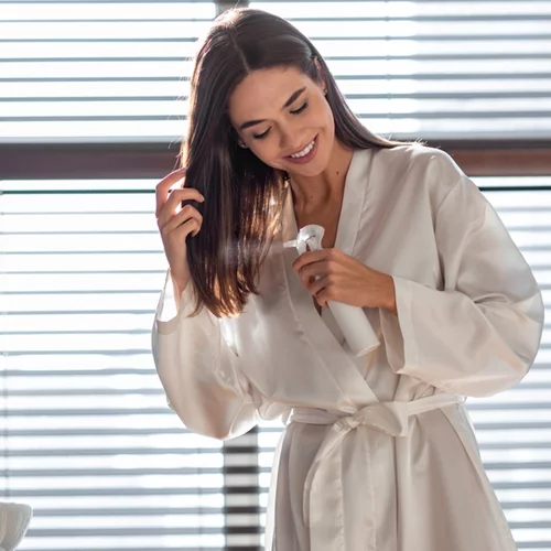 Αυτά είναι τα hair mists που θα χαρίσουν ένα ανάλαφρο άρωμα φρεσκάδας στα μαλλιά σου
