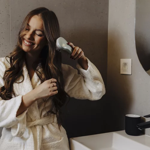 Γιατί κάποια μαλλιά και νύχια μεγαλώνουν πιο γρήγορα από τα δικά μας; - και πώς να το αλλάξεις!