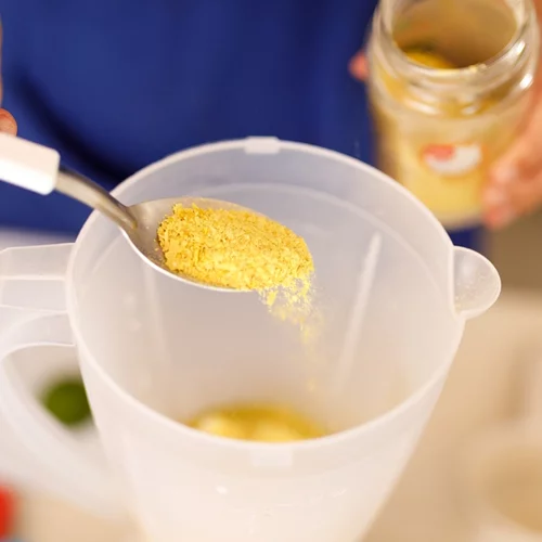 Διατροφική μαγιά: Τι σου προσφέρει το "τυρί" των vegan και πώς θα το καταναλώσεις