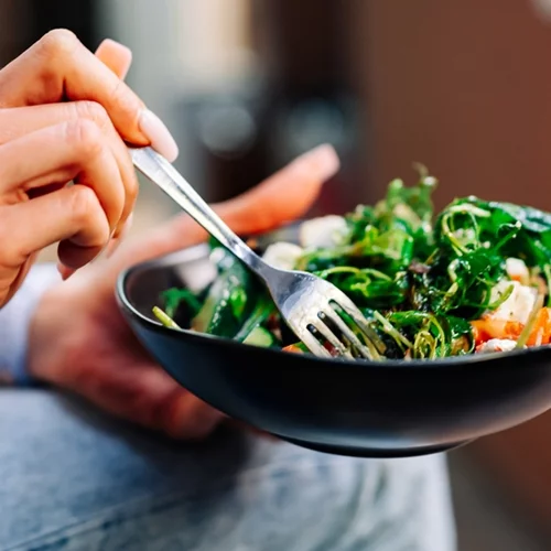 Είναι η σαλάτα σου υγιεινή; 7 λάθη που μπορεί να την "καταστρέψουν"